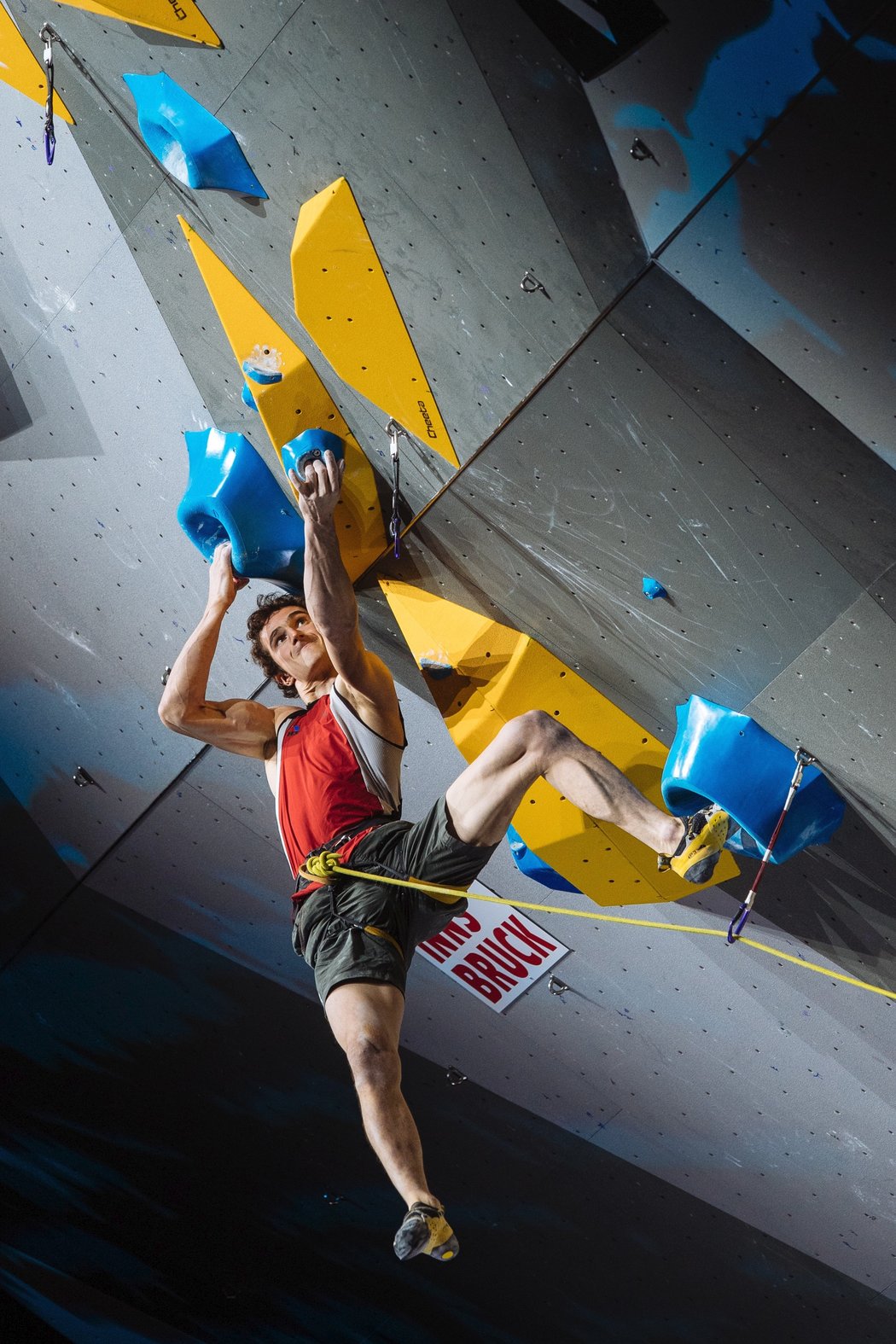 Adam Ondra ve finále MS vylezl stejně vysoko jako domácí Jakob Schubert, tomu ke zlatu pomohl lepší výsledek ze semifinále