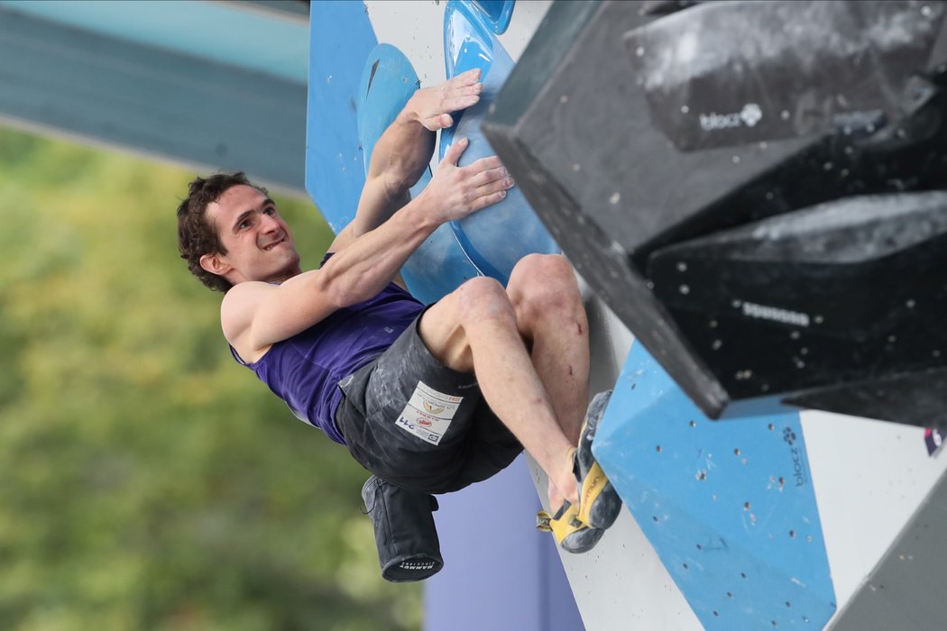 Český lezec Adam Ondra během olympijské kombinace