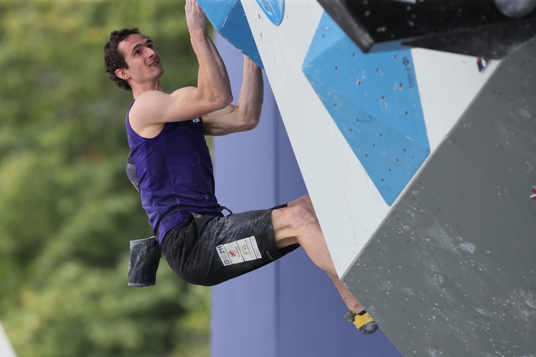 Český lezec Adam Ondra během olympijské kombinace