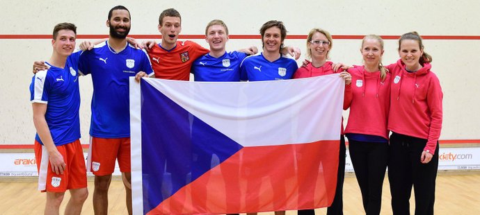 Český squash prožil jeden z nejlepších dní ve své historii. Mužská a ženská reprezentace se dostala na mistrovství Evropy týmů v Polsku mezi osm nejlepších.