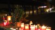 Zapálené svíčky na památku zesnulého Pavla Srníčka