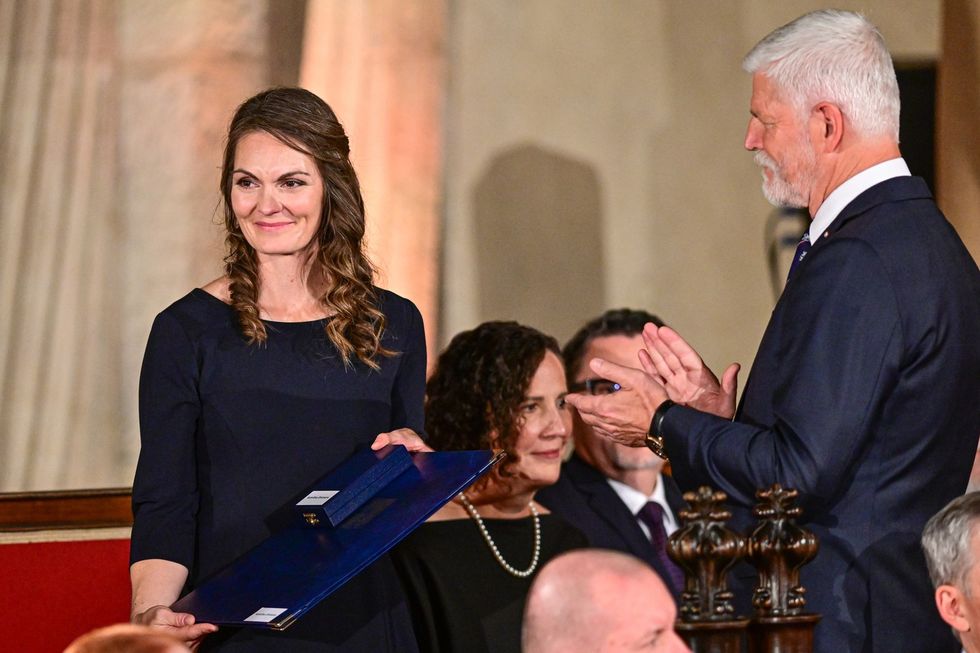 Vyznamenaná Emmons na Hradě: Veselá historka s Goldflamem. Prozradila, čím se dnes živí Vyznamenaná Emmons na Hradě: Veselá historka s Goldflamem. Prozradila, čím se dnes živí