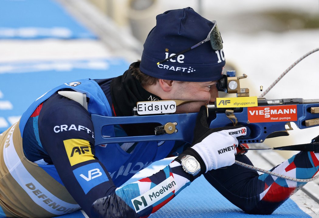 Bratři Böovi nebyli jediní z norské výpravy, kteří se nakazili koronavirem. Pozitivní test měl také Sturla Holm Laegreid, který zastávku v Novém Městě radši vynechal úplně