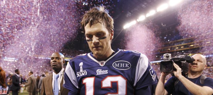 Tom Brady a jeho tým New England Patritos čelí obvinění z podvodu