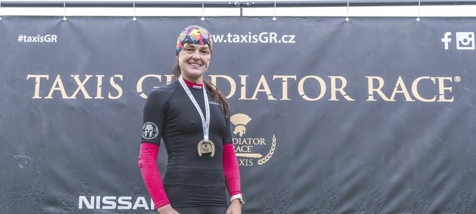 Zuzana Kocumová (39), bývalá reprezentantka v běhu na lyžích a dvojnásobná mistryně světa v extrémních překážkových závodech Spartan Race, suverénně ovládla druhý ročník překážkového běhu Taxis Gladiator Race v Pardubicích.