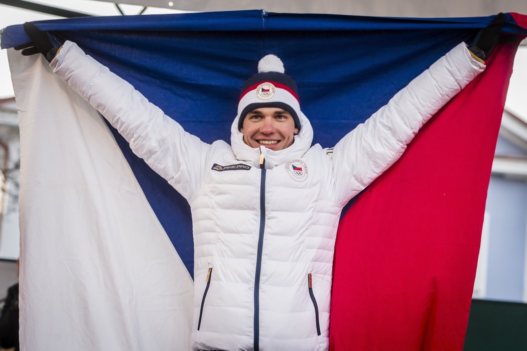 Než přišlo šokující zlato Estrer Ledecké v super-G, byl to Michal Krčmář, kdo nejvíc zacloumal s emocemi národa v luxusně zvládnutém biatlonovém sprintu a následné děkovné řeči do kamer.