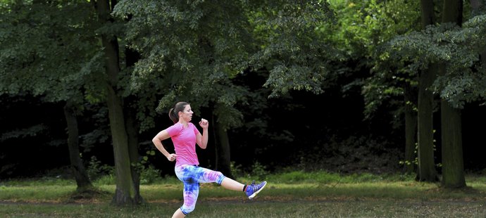 Kateřina Zítková trénuje na triatlon, který se uskuteční v Karlových Varech