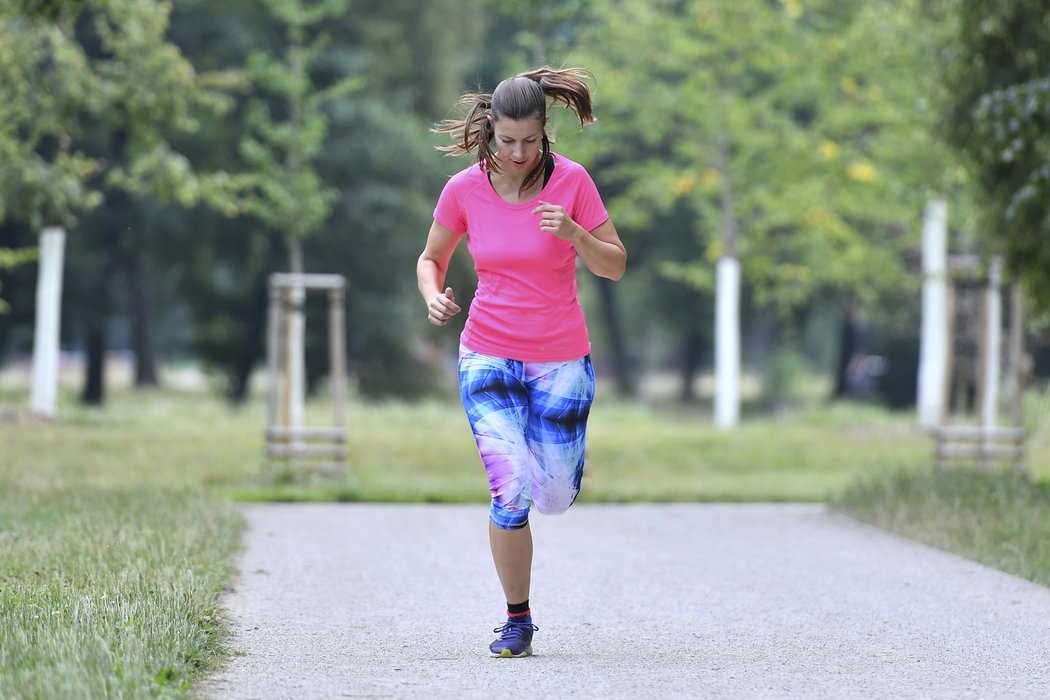 Kateřina Zítková trénuje na triatlon, který se uskuteční v Karlových Varech