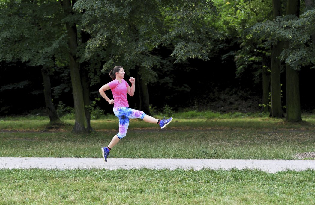 Kateřina Zítková trénuje na triatlon, který se uskuteční v Karlových Varech