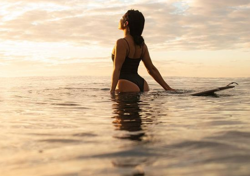 Katherine Diazová se olympijské premiéry surfingu nedočká, při tréninku ji zasáhl blesk