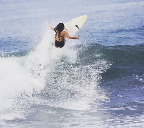Katherine Diazová se olympijské premiéry surfingu nedočká, při tréninku ji zasáhl blesk