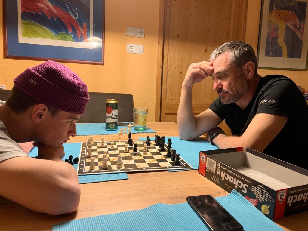 Šachovými partičkami s otcem Matěj Švancer trénuje hlavu