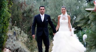 Xavi se oženil, vzal si krásku Nurii. Na hostinu přijel i Messi