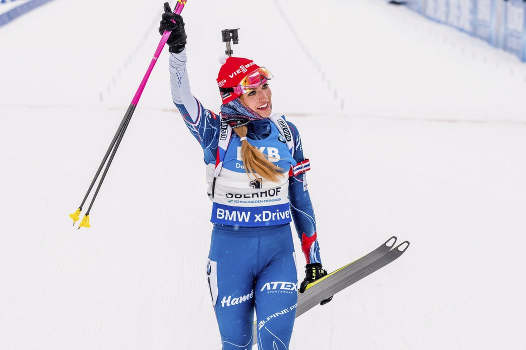Spokojená Gabriela Koukalová. Ve stíhačce Světového poháru v Oberhofu brala druhé místo.