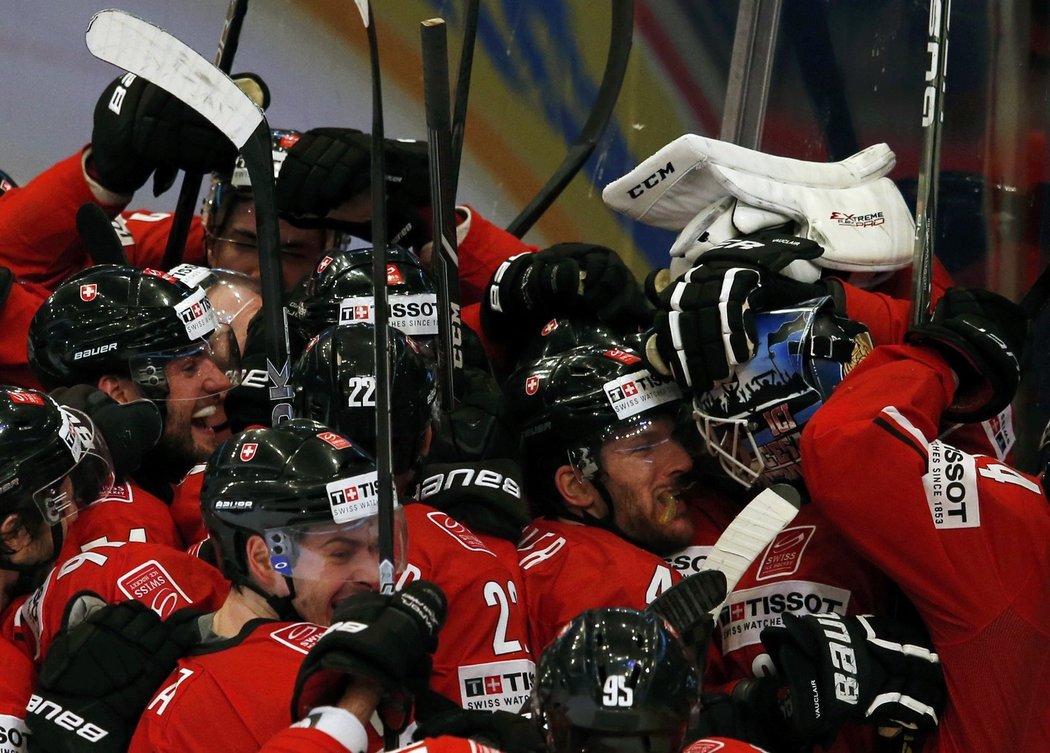 Vítězství sladké jako švýcarská čokoláda zařídili demolicí USA 3:0 reprezentanti země helvétského kříže v semifinále hokejového šampionátu