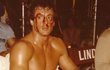 Slavný herec Sylvester Stallone během natáčení jednoho s filmů s boxerem Rockym