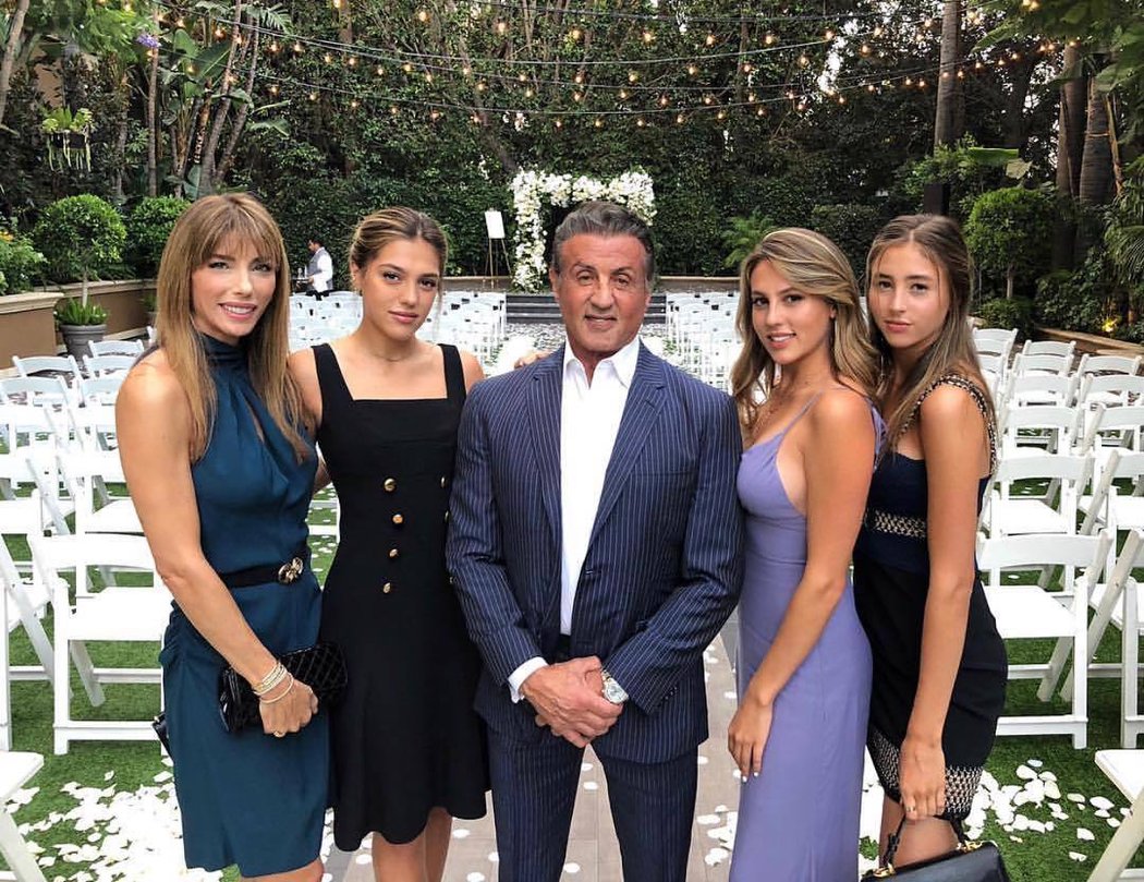 Slavný herec Sylvester Stallone s dcerami a manželkou