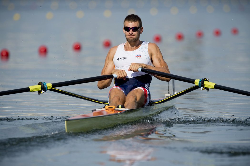 Ondřej Synek postoupil do čtvrtečního semifinále olympijské regaty v Riu.