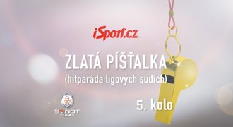 ZLATÁ PÍŠŤALKA: Kolo plné chyb. Sudí odpustili ČTYŘI penalty