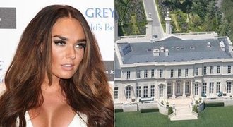 FOTOGALERIE: Obří ňadra, obří barák! Sexbomba Tamara Ecclestone utrácí miliardy