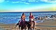 Romantika v Mexiku.  Tamara Ecclestone se snoubencem Jay Rutlandem na koních u moře v Mexiku