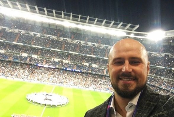 Reportér O2 TV Sport David Sobišek při zápase Plzně na Realu Madrid