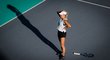 Kazašská tenistka Julia Putincevová na turnaji v Abú Zabí