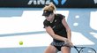 Linda Nosková ve čtvrtfinále turnaje v Adelaide proti Victorii Azarenkové