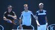 Andre Agassi skončil po necelém roce jako "superkouč" srbského tenisty Novaka Djokoviče, jenž se po zranění lokte snaží vrátit na dřívější úroveň.
