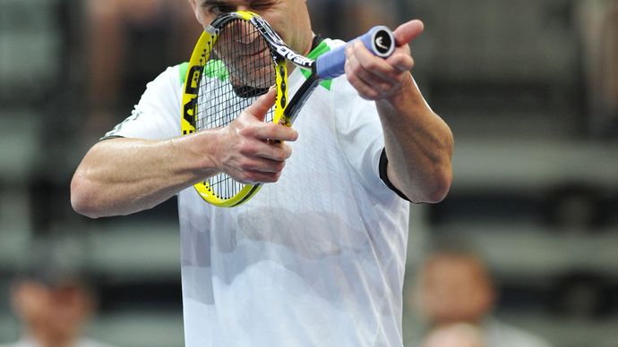 Trefím vás! Agassi při exhibici v pražské O2 Areně