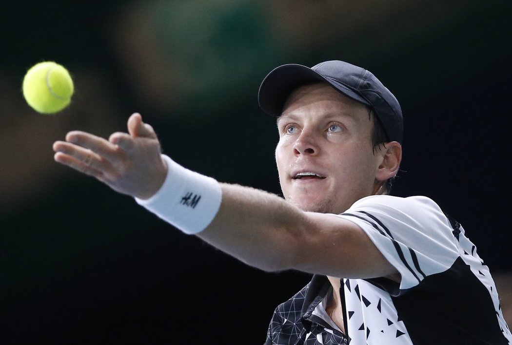 Tomáš Berdych ve čtvrtfinálovém zápase turnaje Masters v Paříži proti Kevinu Andersonovi