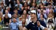 Britský tenista Andy Murray oslavil po boku Španěla Feliciana Lópeze pět měsíců po operaci kyčle návrat na kurty vítězstvím ve čtyřhře na turnaji v Londýně.