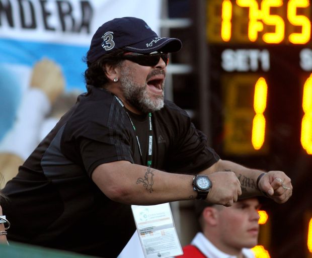 V hledišti při semifinále Davis Cupu mezi Argentinou i Českem fandil i legendární Diego Maradona V hledišti při semifinále Davis Cupu mezi Argentinou i Českem fandil i legendární Diego Maradona