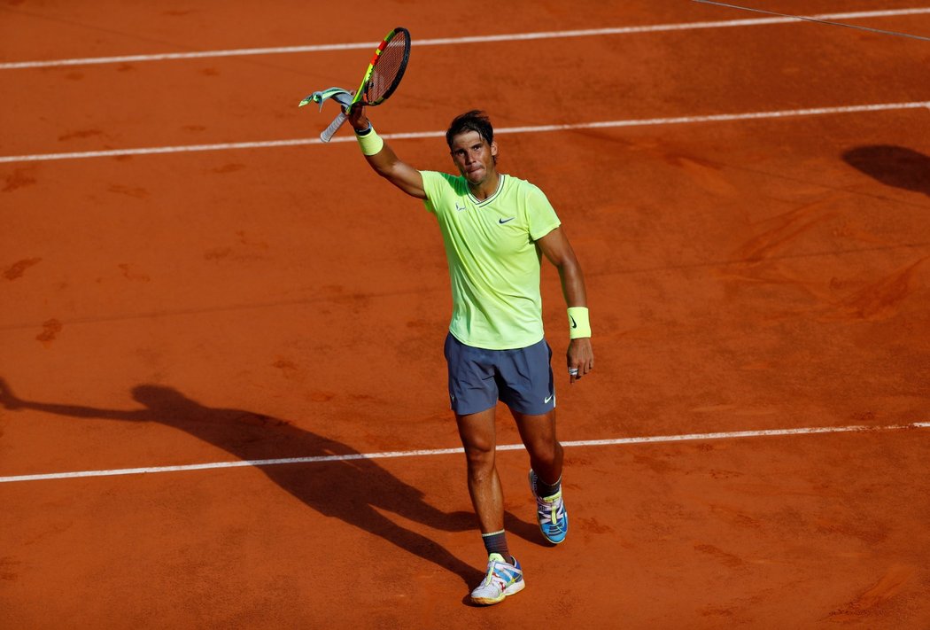 Rafael Nadal si v osmifinále French Open poradil ve třech setech s Argentincem Londerem