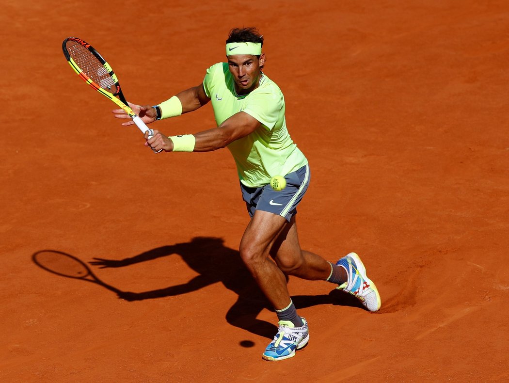 Rafael Nadal si v osmifinále French Open poradil ve třech setech s Argentincem Londerem