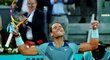 Rafael Nadal slaví vítězství proti Miomiru Kecmanovičovi