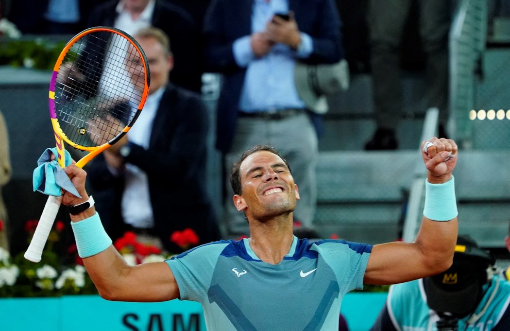Rafael Nadal slaví vítězství proti Miomiru Kecmanovičovi