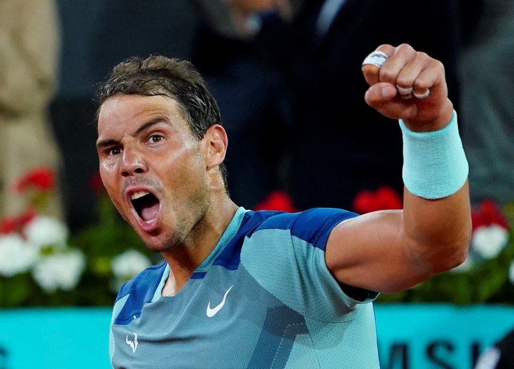 Rafael Nadal slaví vítězství proti Miomiru Kecmanovičovi