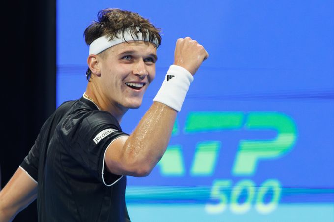 Senzace! Menšík v Dauhá šokoval hvězdného Sinnera, porazil ho jako první Čech Senzace! Menšík v Dauhá šokoval hvězdného Sinnera, porazil ho jako první Čech