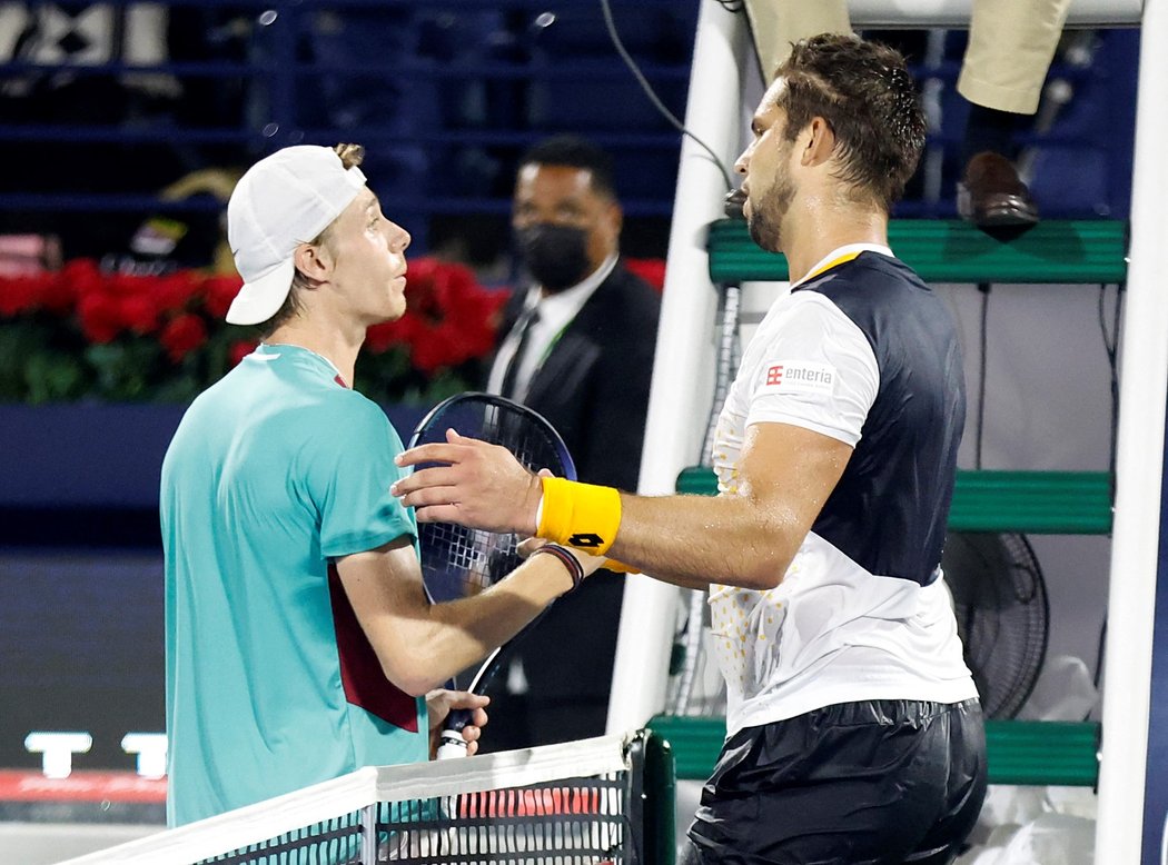 Jiří Veselý vydřel na turnaji v Dubaji postup do finále, Denise Shapovalova z Kanady porazil 6:7, 7:6 a 7:6 za tři a čtvrt hodiny