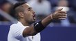 Nick Kyrgios vyřadil v prvním kole US Open domácího Johnsona. I po vydařeném zápase si ale pustil pusu na špacír.