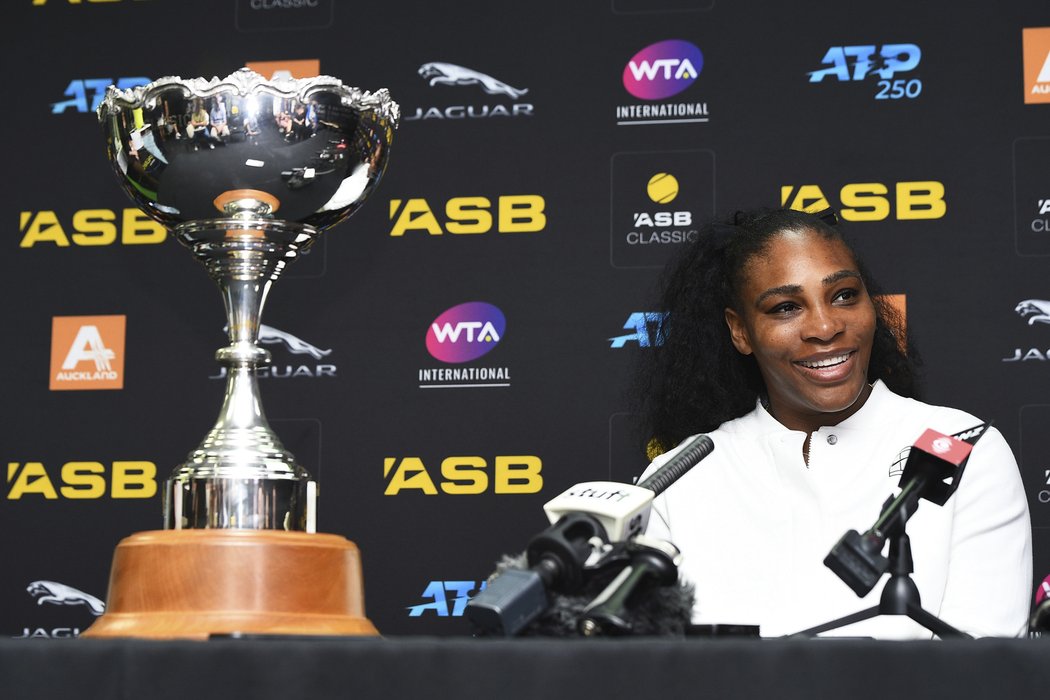 Serena Williamsová na tiskové konferenci v Aucklandu krátce po zisku první trofeje od začátku roku 2017