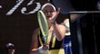 Barbora Krejčíková oslavuje postup do osmifinále Australian Open