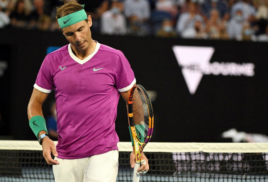 Zklamaný Rafael Nadal po ztrátě prvního setu