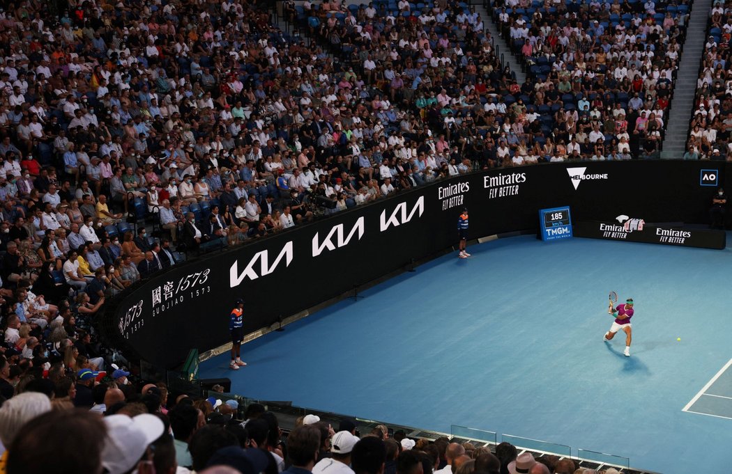 Zaplněná Rod Laver Arena sledujte finále mezi Nadalem a Medveděvem