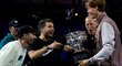 Jannik Sinner s trofejí za vítězství na Australian Open