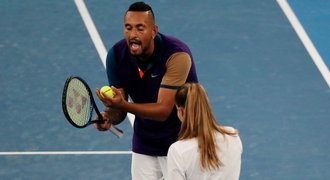 Kyrgios dělal ohňostroj. Odvrátil mečboly, rozhodčí říkal brácho