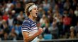 Alexander Zverev oslavuje výhru v prvním kole Australian Open