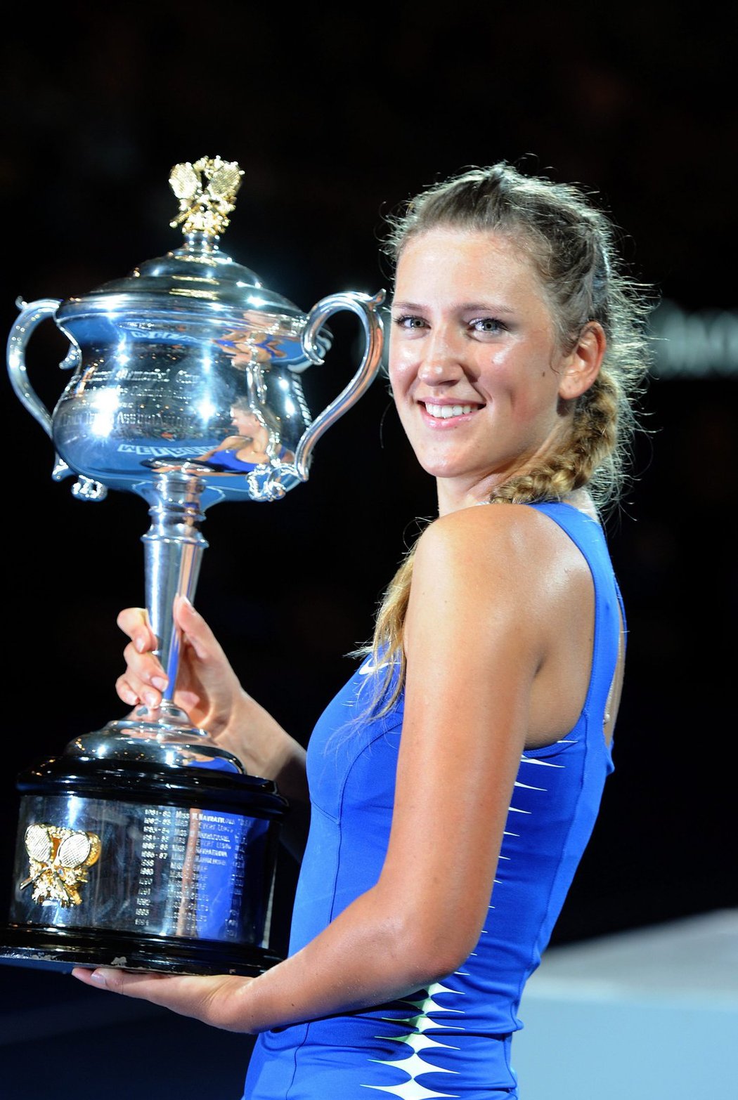 Azarenková s trofejí pro vítězku Australian Open