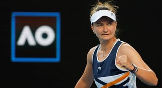 Australian Open: Krejčíková po obratu vybojovala postup, obhájkyně končí